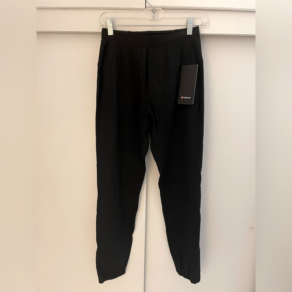 NWT Lululemon women’s surge joggers